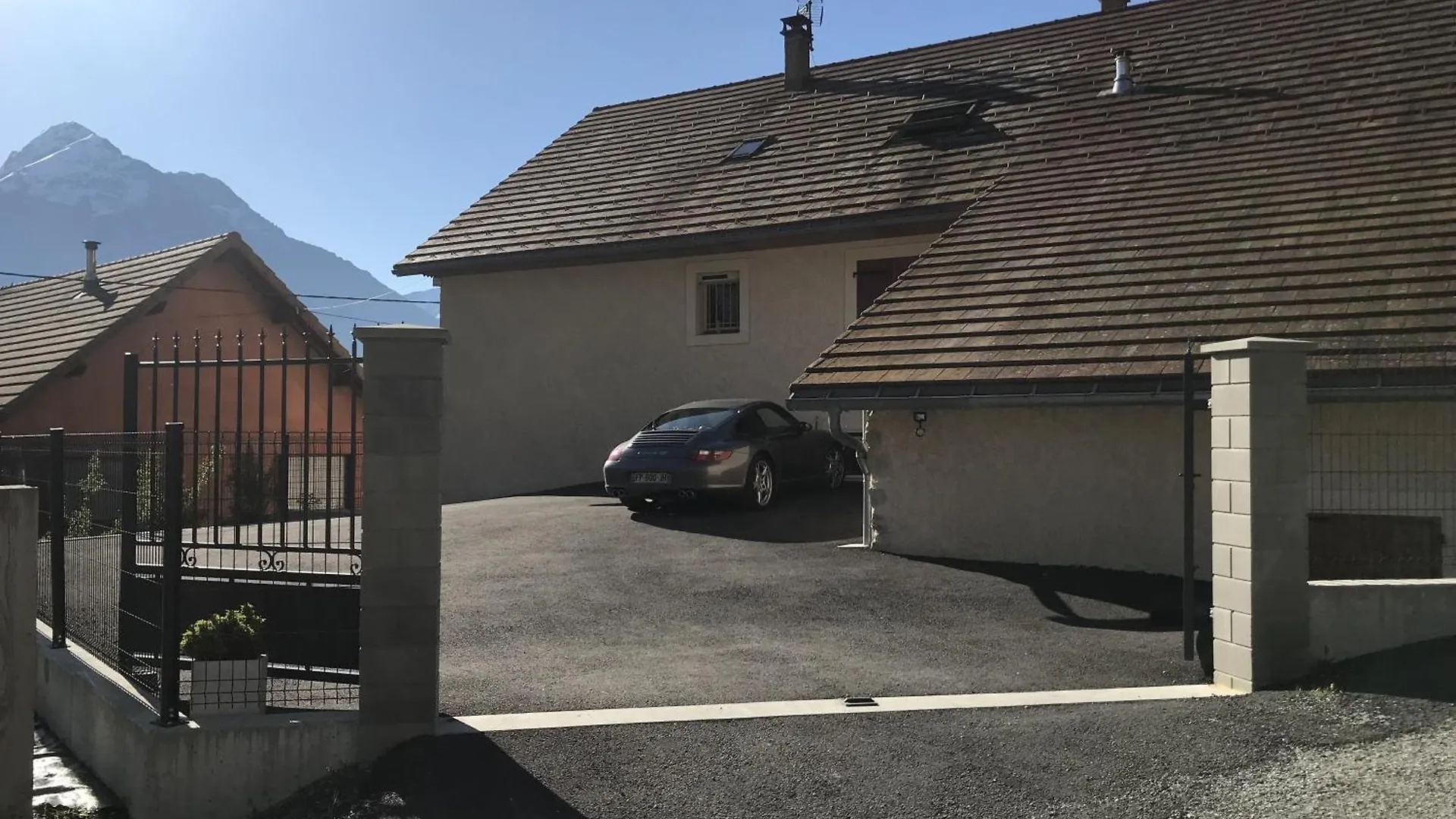 Le Rocher Des Ducs, Vue Sur Montagne, Abris Voitures Et Motos Le Glaizil Bed & Breakfast